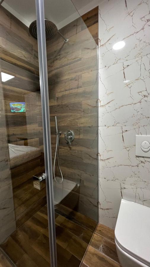 Vila 90 Boutique Hotel ติรานา ภายนอก รูปภาพ