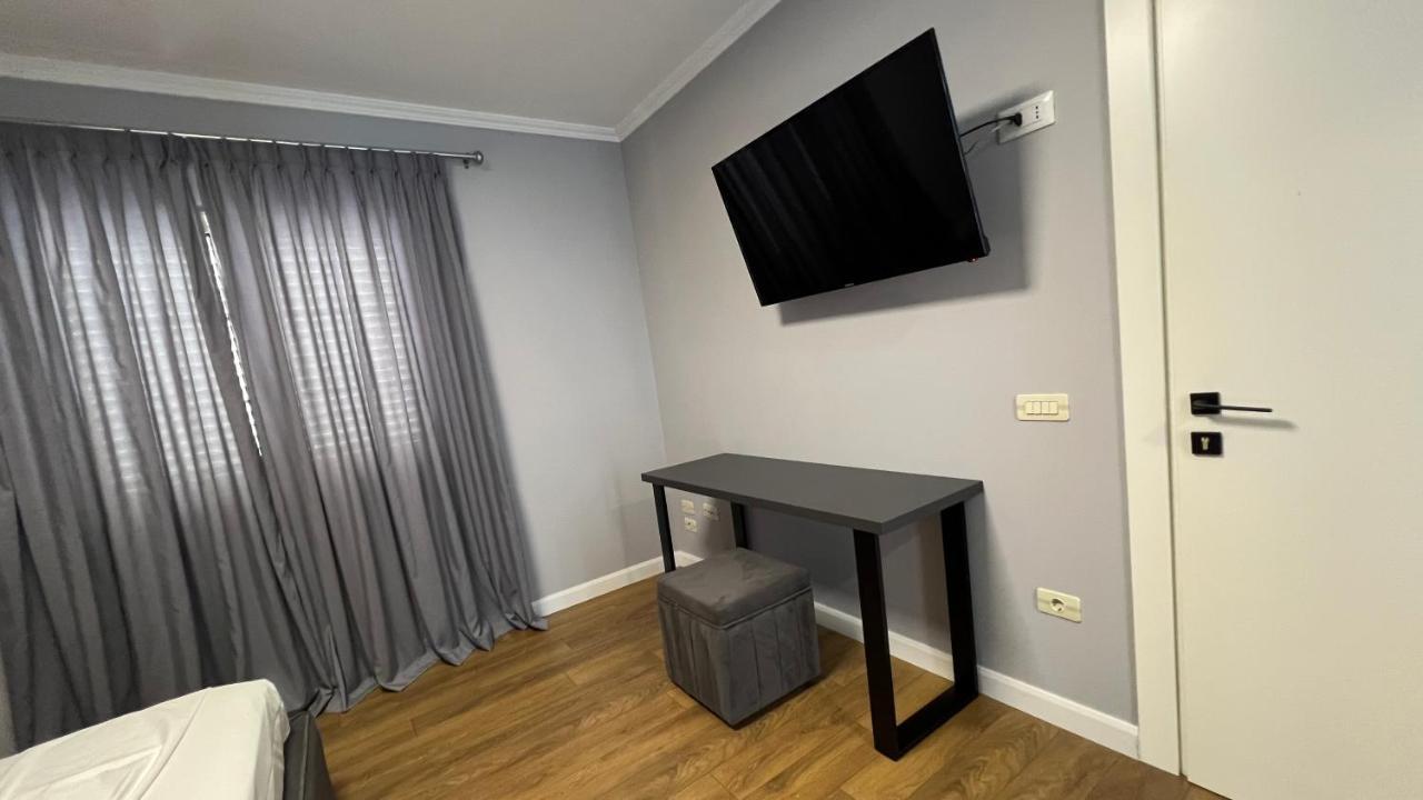 Vila 90 Boutique Hotel ติรานา ภายนอก รูปภาพ